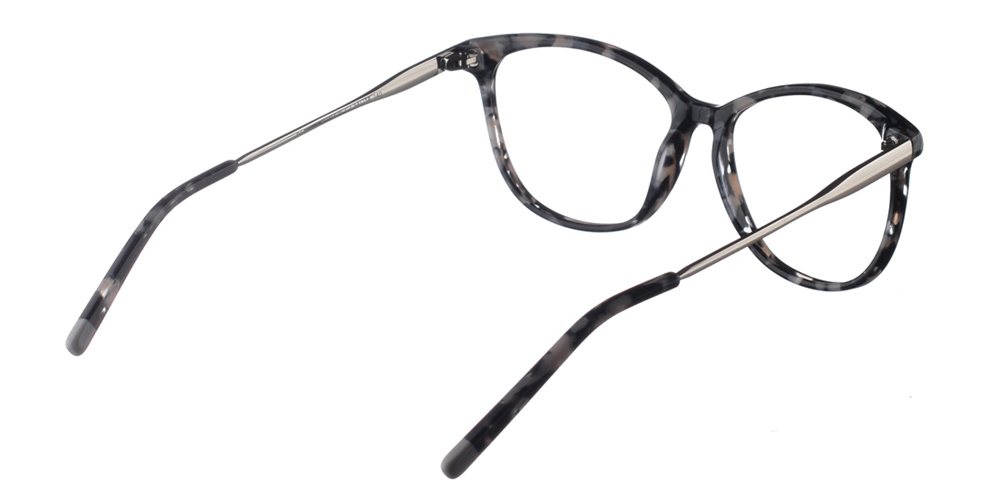 Γυναικεία κοκάλινα γυαλιά οράσεως σε σχήμα πεταλούδα Brixton Crydon BF0090 C2 με ασπρόμαυρο σκελετό και ασημί βραχίονες για όλα τα πρόσωπα.
