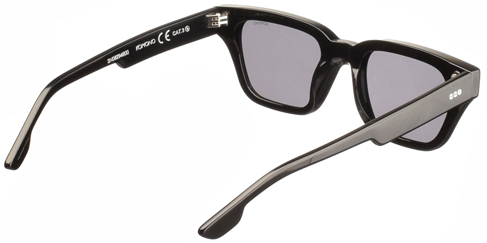 Τετράγωνα ανδρικά και γυναικεία γυαλιά ηλίου Komono Brooklyn Black σε μαύρο κοκάλινο σκελετό και polarized σκούρους γκρι φακούς για όλα τα πρόσωπα.