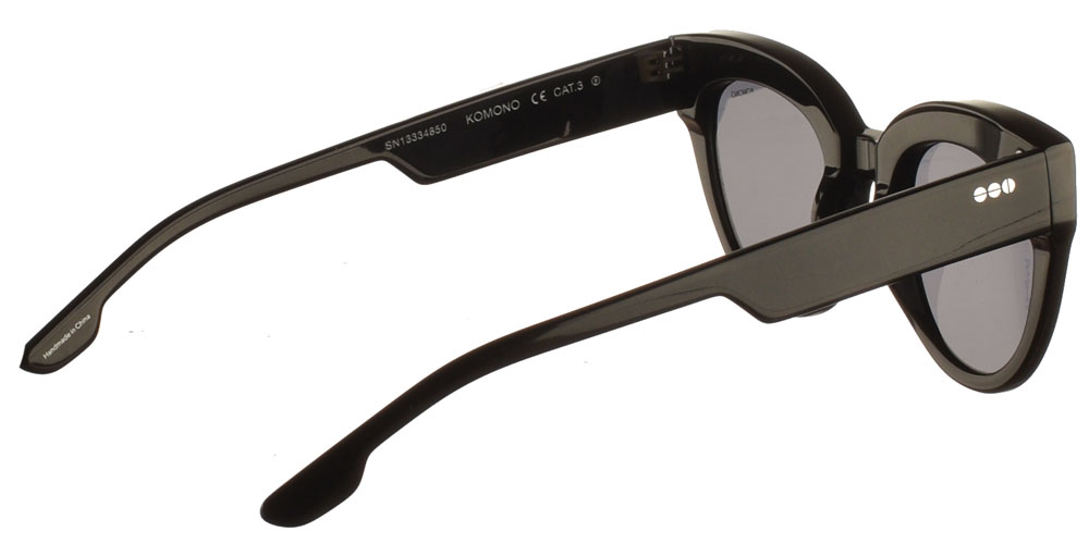 Γυναικεία κοκάλινα γυαλιά ηλίου πεταλούδα Lucile σε μαύρο χρώμα και γκρι polarized φακούς της εταιρίας Komono για όλα τα πρόσωπα.