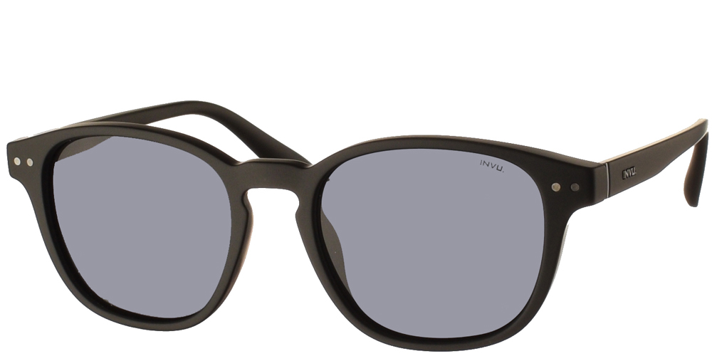 Διαχρονικά κοκάλινα ανδρικά γυαλιά ηλίου T2902 A σε μαύρο ματ σκελετό με γκρι polarized φακούς της εταιρίας Invu για όλα τα πρόσωπα.