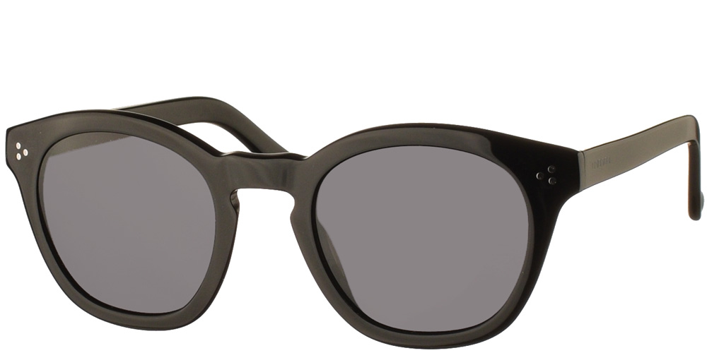 Ανδρικά και γυναικεία τετράγωνα γυαλιά ηλίου Giovanni Black σε μαύρο χρώμα και σκουρόχρωμους γκρι φακούς της εταιρίας Glass of Brixton για μικρά και μεσαία πρόσωπα.
