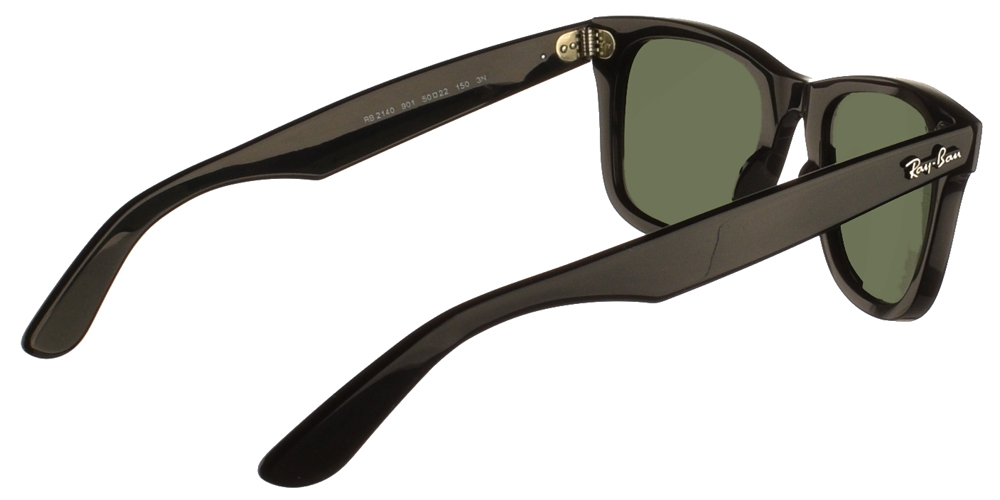 Τετράγωνα διαχρονικά unisex γυαλιά ηλίου RB 2140 Wayfarer σε μαύρο σκελετό και σκούρους πράσινους φακούς της εταιρίας Ray Ban για όλα τα πρόσωπα.
