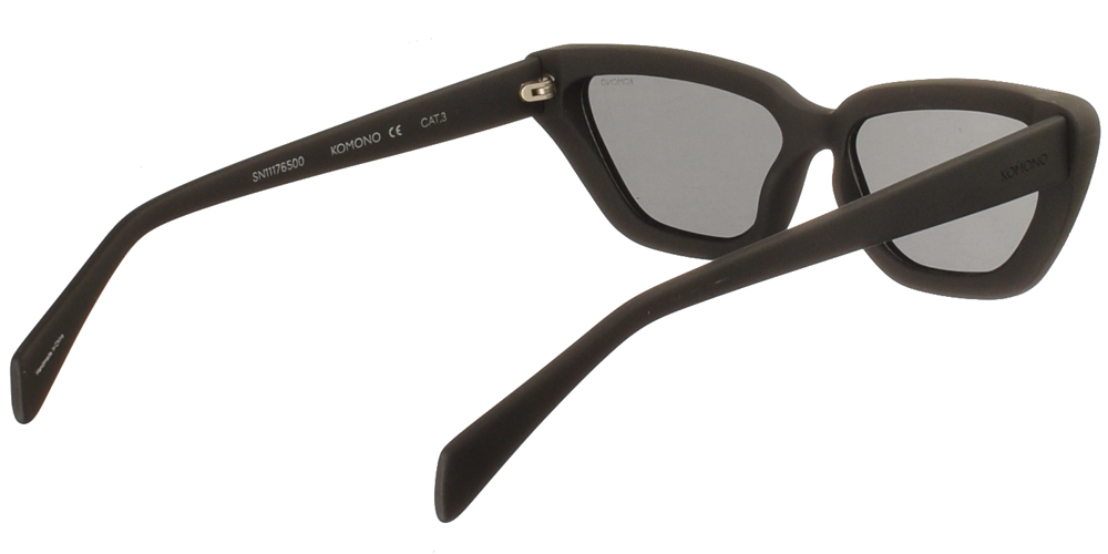 Γυναικεία κοκάλινα γυαλιά ηλίου πεταλούδα Tony σε μαύρο matte σκελετό και σκούρους γκρι φακούς της εταιρίας Komono για μεσαία και μεγάλα πρόσωπα.