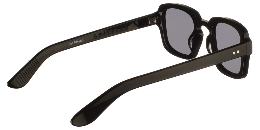 Κοκάλινα unisex γυαλιά ηλίου Cut Fifteen σε μαύρο σκελετό και επίπεδους γκρι φακούς της εταιρίας Spitfire για μεσαία και μεγάλα πρόσωπα.