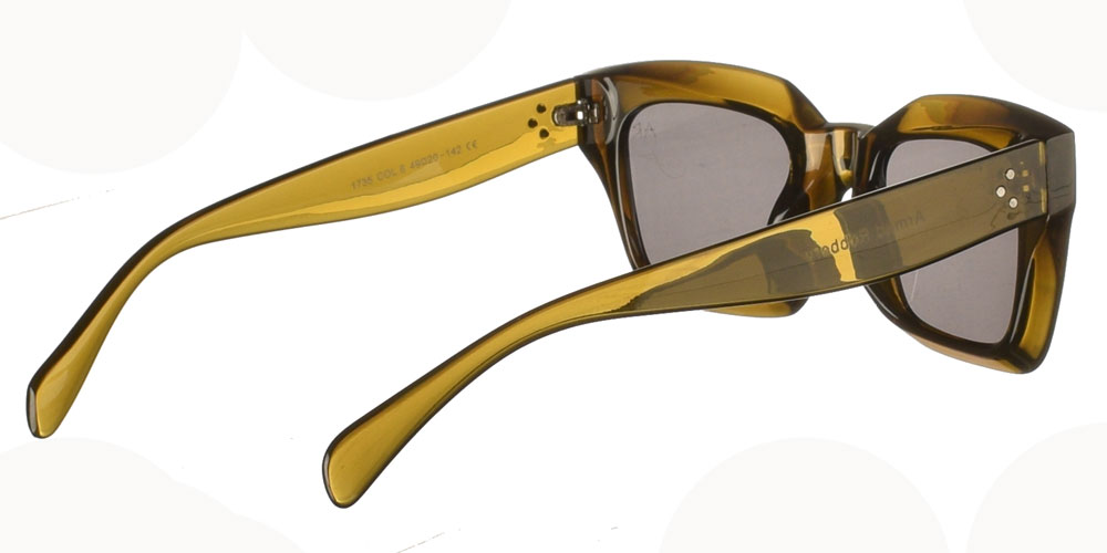 Τετράγωνα κοκάλινα unisex γυαλιά ηλίου Hardnok με λαδί σκελετό και σκούρους γκρί φακούς της εταιρίας Armed Robbery για όλα τα πρόσωπα.