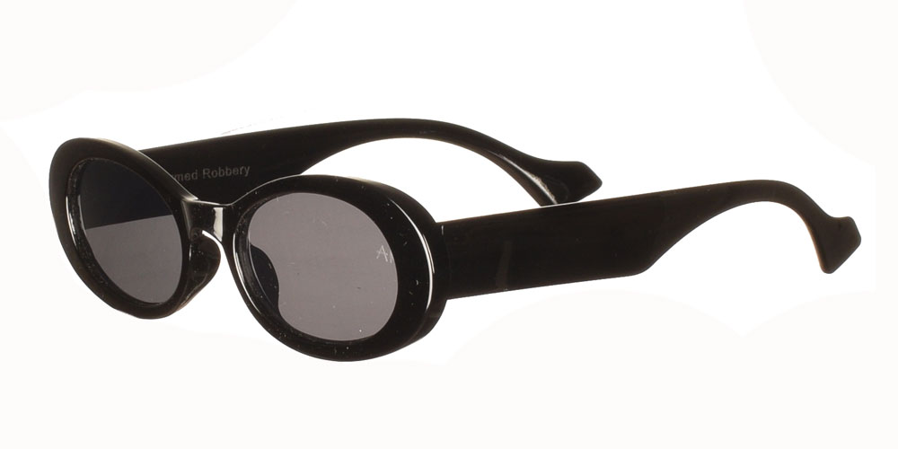 Κοκάλινα στρογγυλά γυναικεία γυαλιά ηλίου Beth AZ μαύρα με σκούρους γκρι φακούς της εταιρίας Armed Robbery κατάλληλα για μεσαία και μεγάλα πρόσωπα.