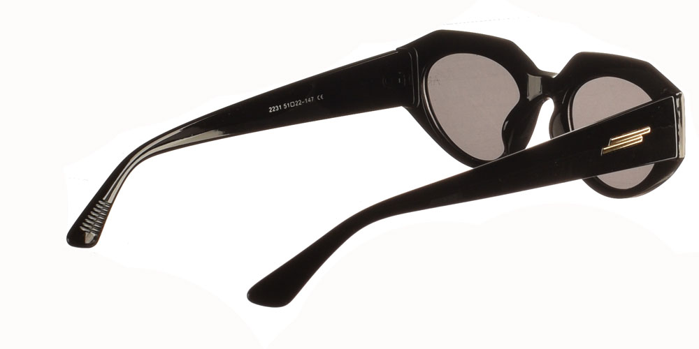Κοκάλινα γυναικεία γυαλιά ηλίου Knockaround μαύρο με σκούρους γκρί φακούς της εταιρίας Armed Robbery κατάλληλα για μεσαία και μεγάλα πρόσωπα.