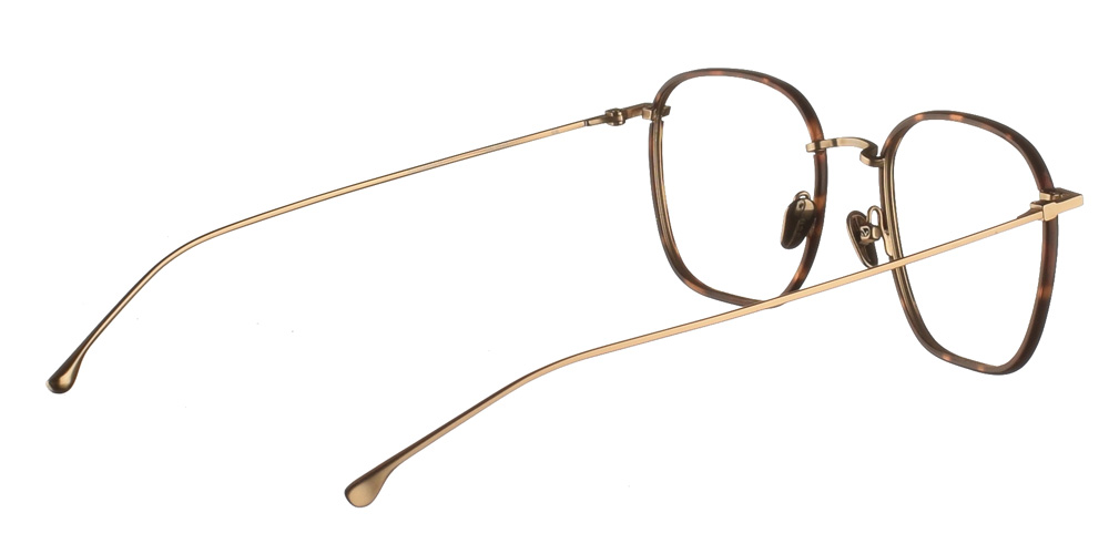 Τετράγωνα χρυσά μεταλλικά ανδρικά και γυναικεία γυαλιά οράσεως Oscar White Gold Havana με καφέ ταρταρούγα κοκάλινες λεπτομέρειες  της εταιρίας Komono για μεσαία και μεγάλα πρόσωπα.