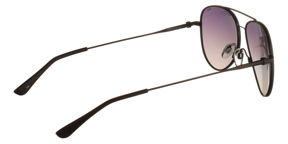 Διαχρονικά ανδρικά πιλοτικά μεταλλικά γυαλιά ηλίου P1001Β μαύρα με γκρι ντεγραντέ polarized φακούς της εταιρίας Invu πιο κατάλληλα για μεσαία και μικρά πρόσωπα.
